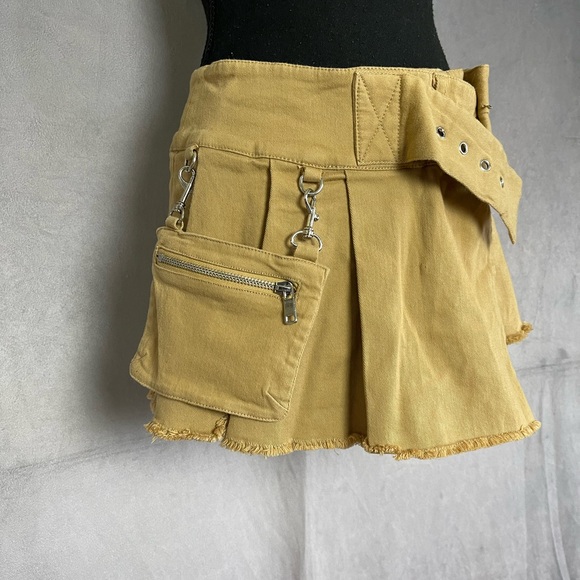 Darker waves khaki mini skort with cargo pocket size small - Picture 2 of 9